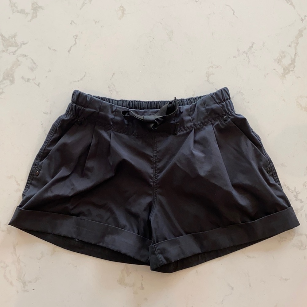 Lululemon Spring Break Away shorts with pockets